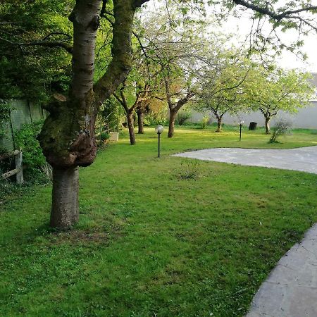 Готель Karmel Avenue Des 2 Chateaux Guermantes Екстер'єр фото
